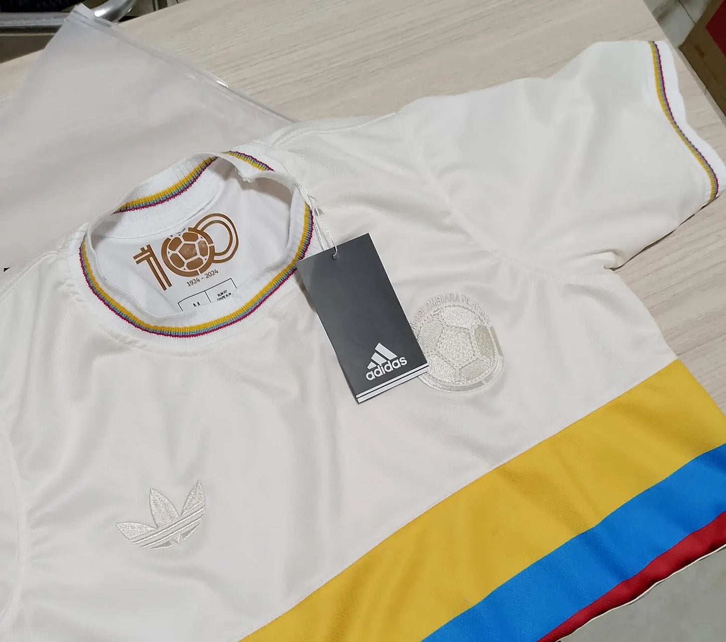 Camiseta Centenario Selección Colombia + Balón